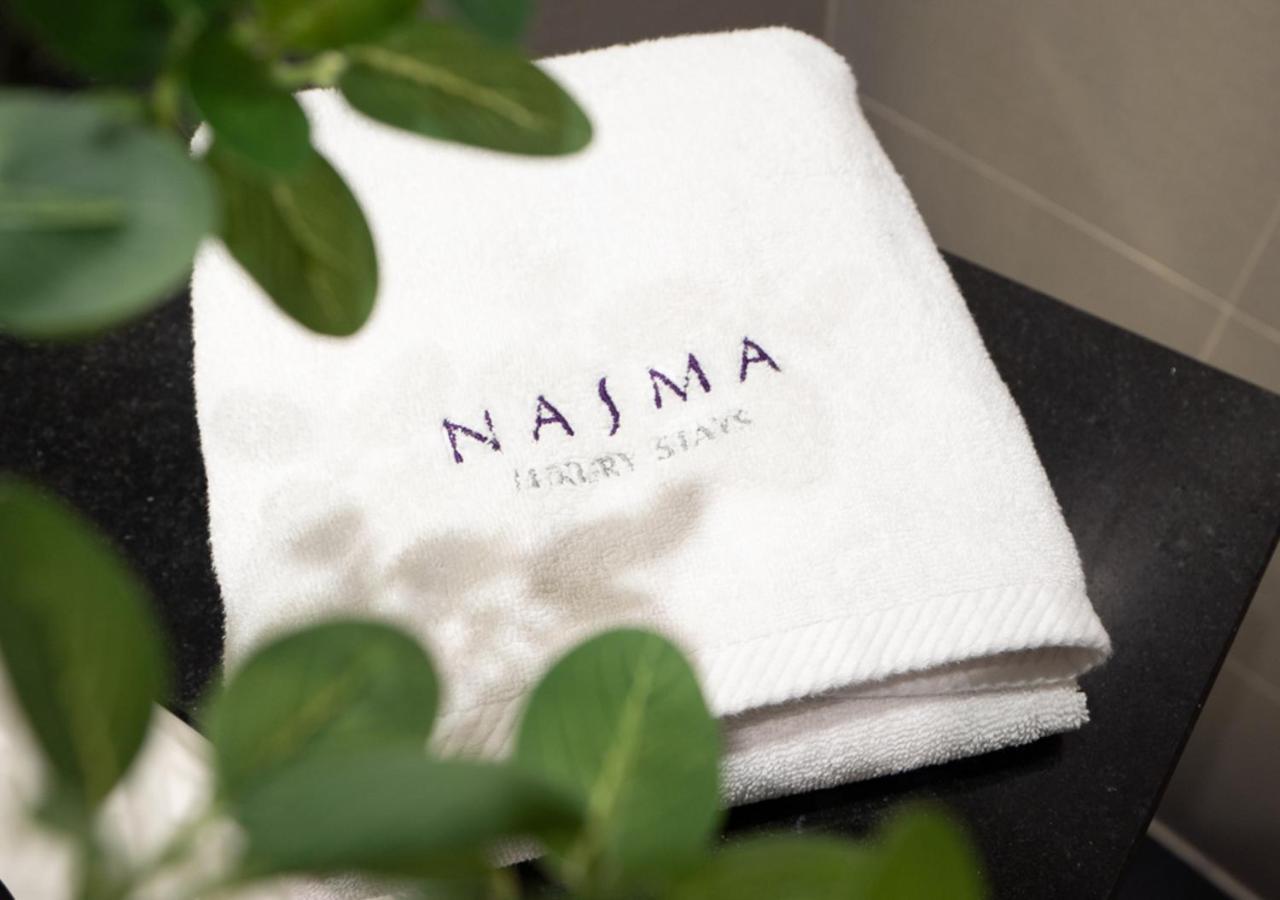Nasma Luxury Stays - Cayan Tower Dubai Exterior photo