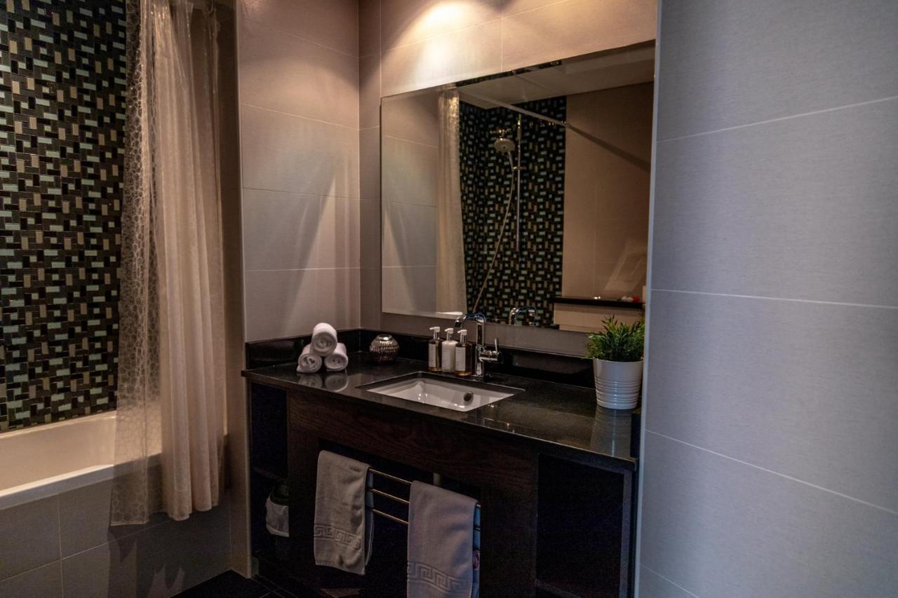 Nasma Luxury Stays - Cayan Tower Dubai Exterior photo